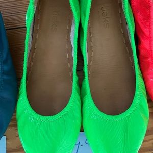 Galactic Green Neon Tieks Size 8 excellent condition